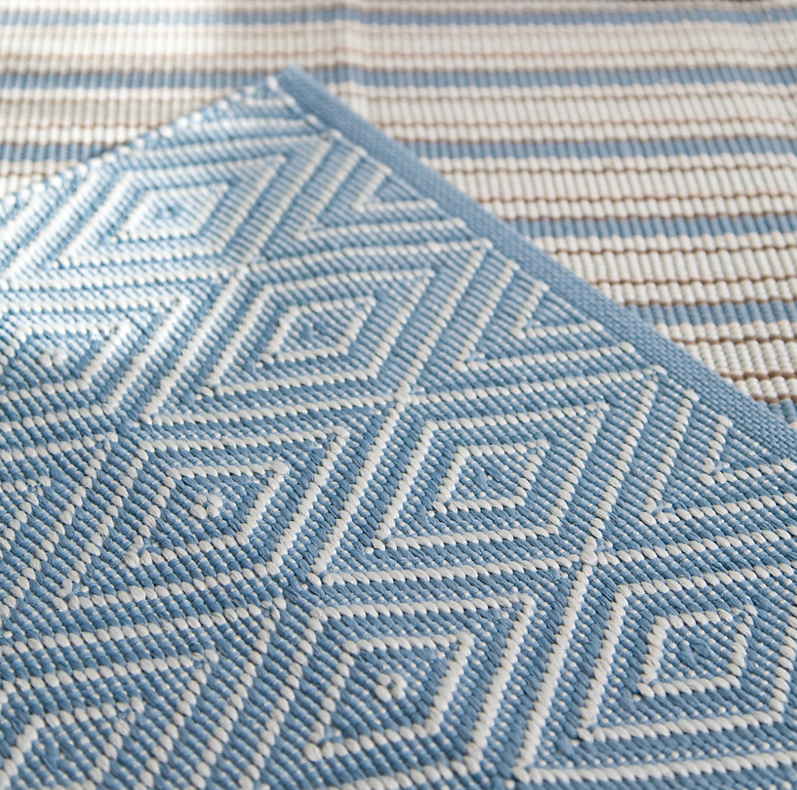 Dash & Albert Diamond Slate & Light Blue Indoor/ Outdoor Rug