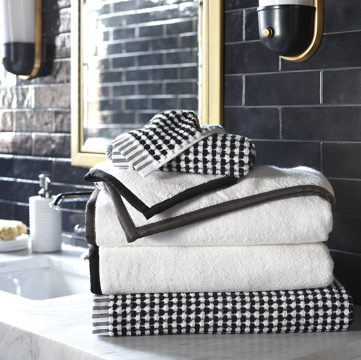 Pine Cone Hill Signature Banded White/Black Towel