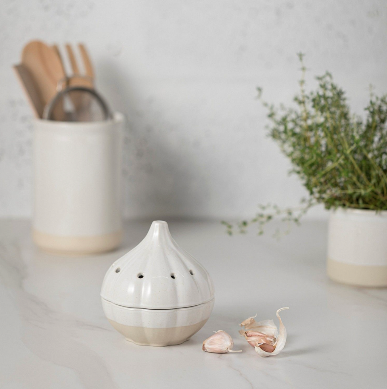 Casafina Fattoria Garlic Canister, White