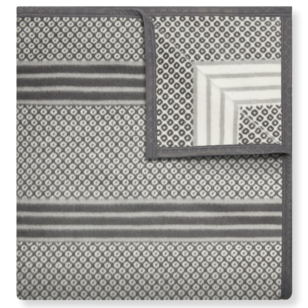 ChappyWrap Family Size Captain's Classic Blanket, Dark Grey