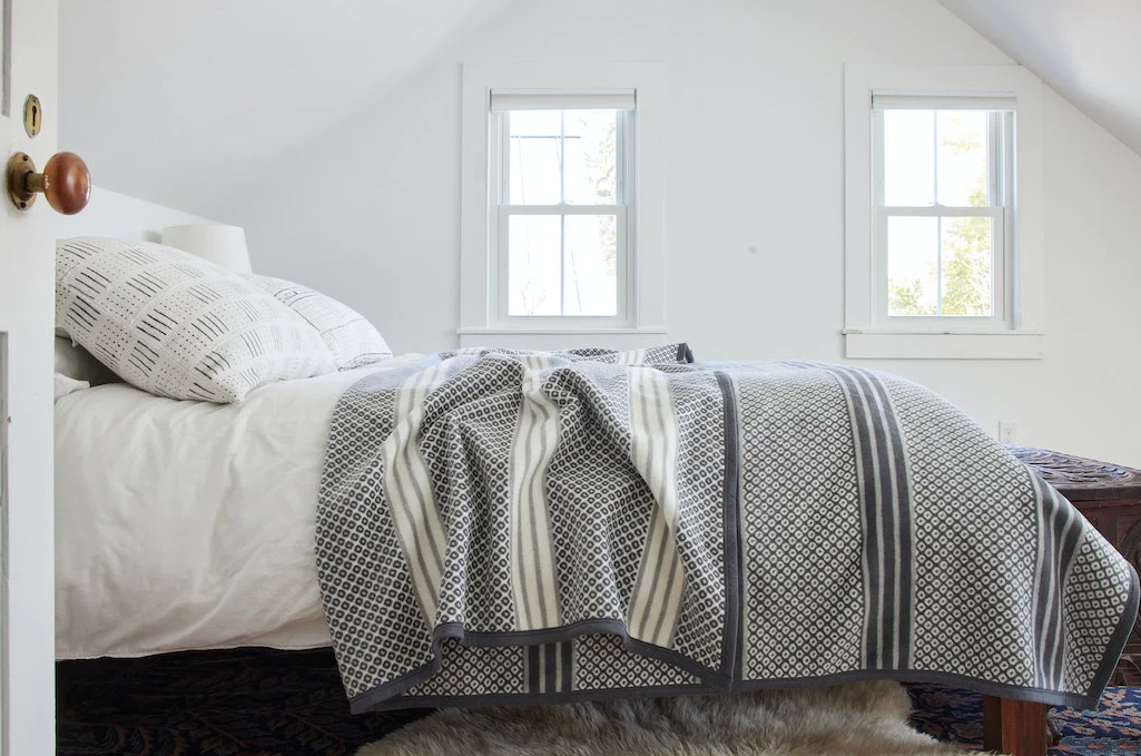 ChappyWrap Family Size Captain's Classic Blanket, Dark Grey