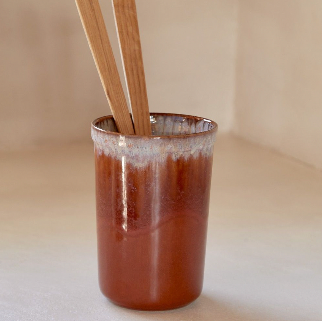 Casafina Poterie Utensil Holder, Caramel Latte