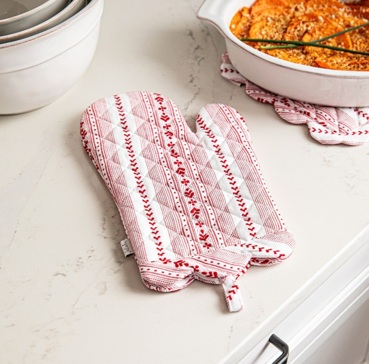 Juliska Villa Stripe Ruby Oven Mitt and Pot Holder Set