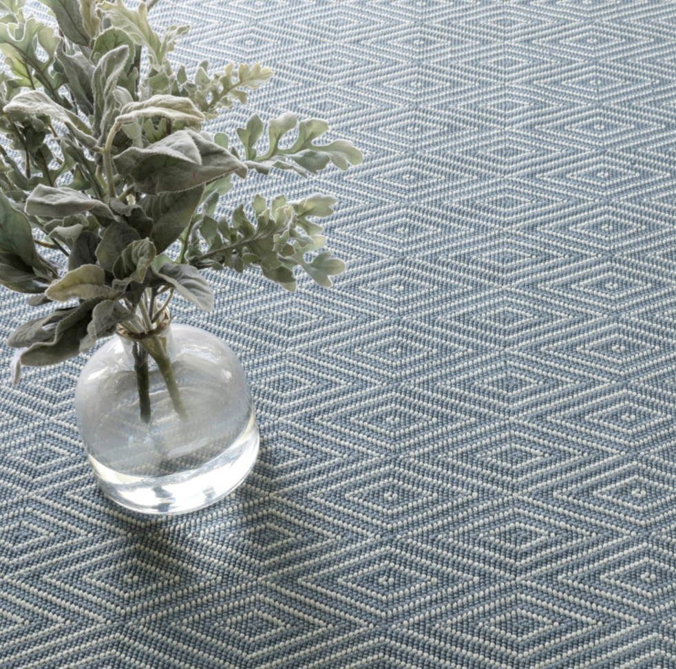 Dash & Albert Diamond Slate/Light Blue Handwoven Indoor/Outdoor Rug